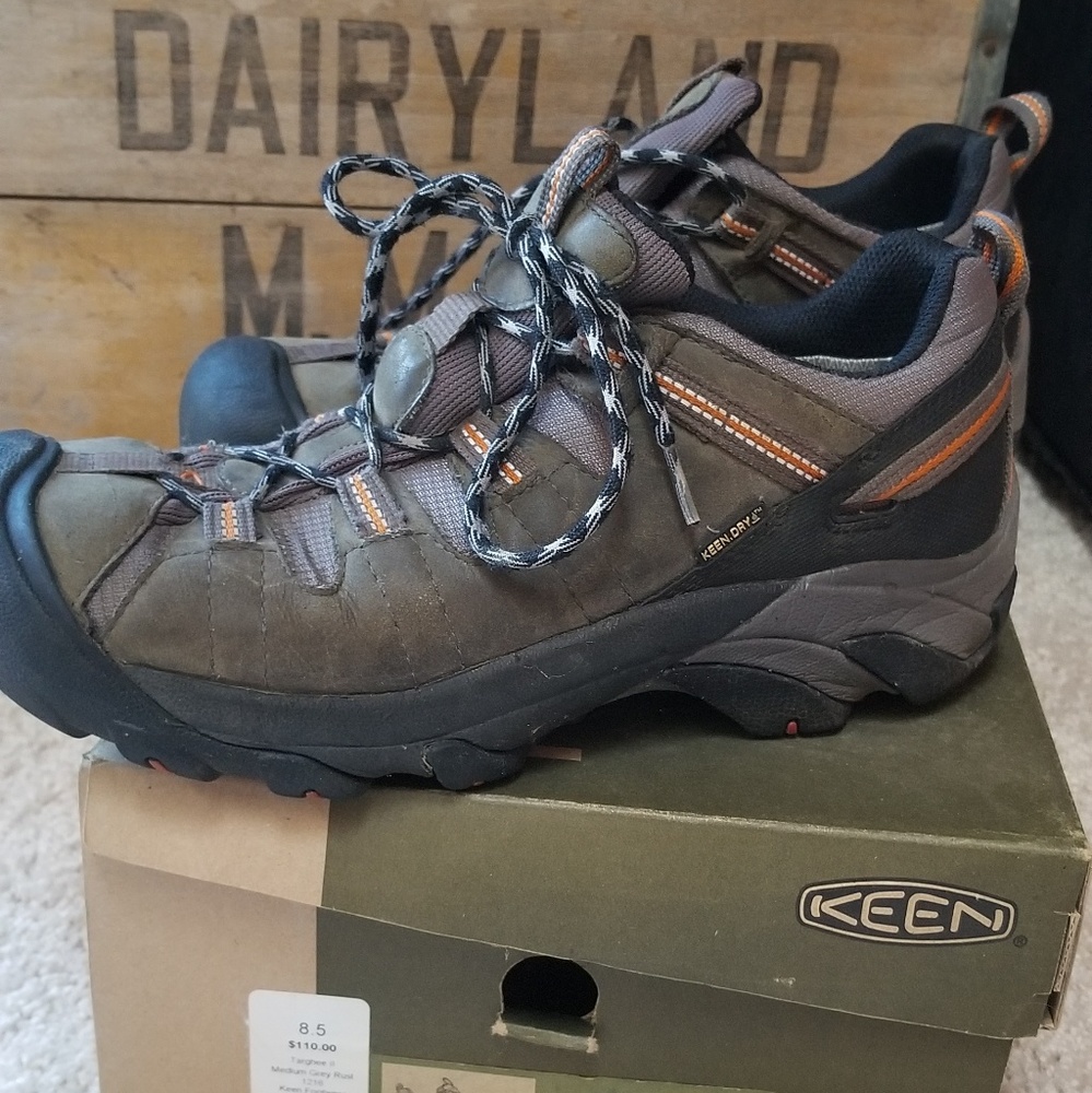 Waterproof size8.5 men keen hiking shoes